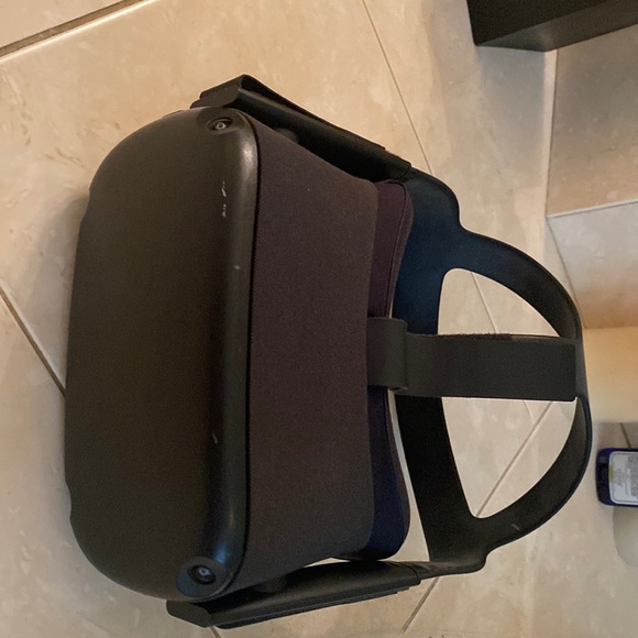 Selling my oculus 1 because I got the wrong color